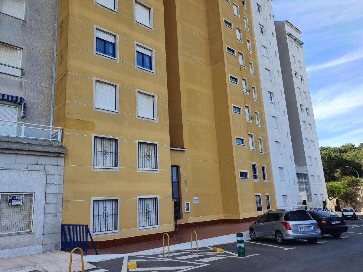 In Overlooking The Swimming Pool Apartment