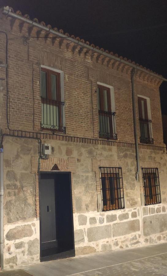 Tres Monos