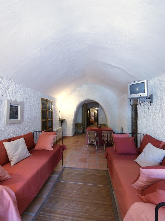 Casas Cueva Y Cortijo La Tala En