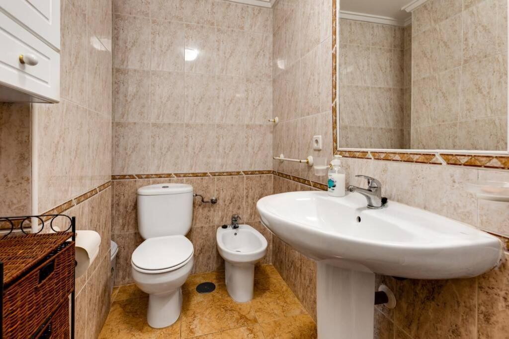 Apartment Ramon Gallud 204