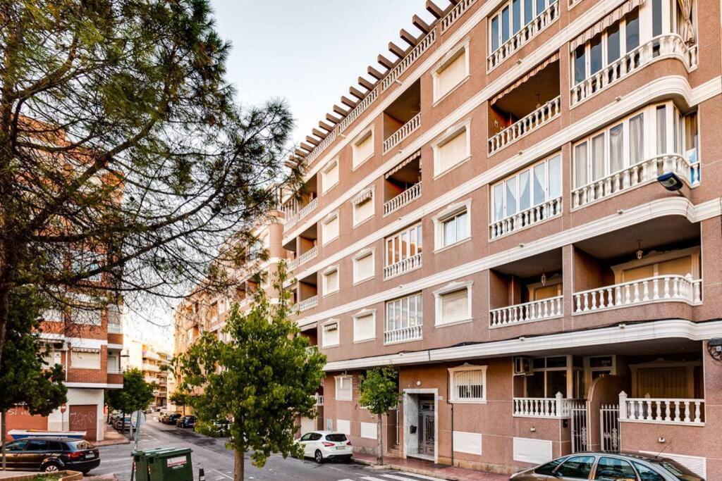 Apartment Ramon Gallud 204