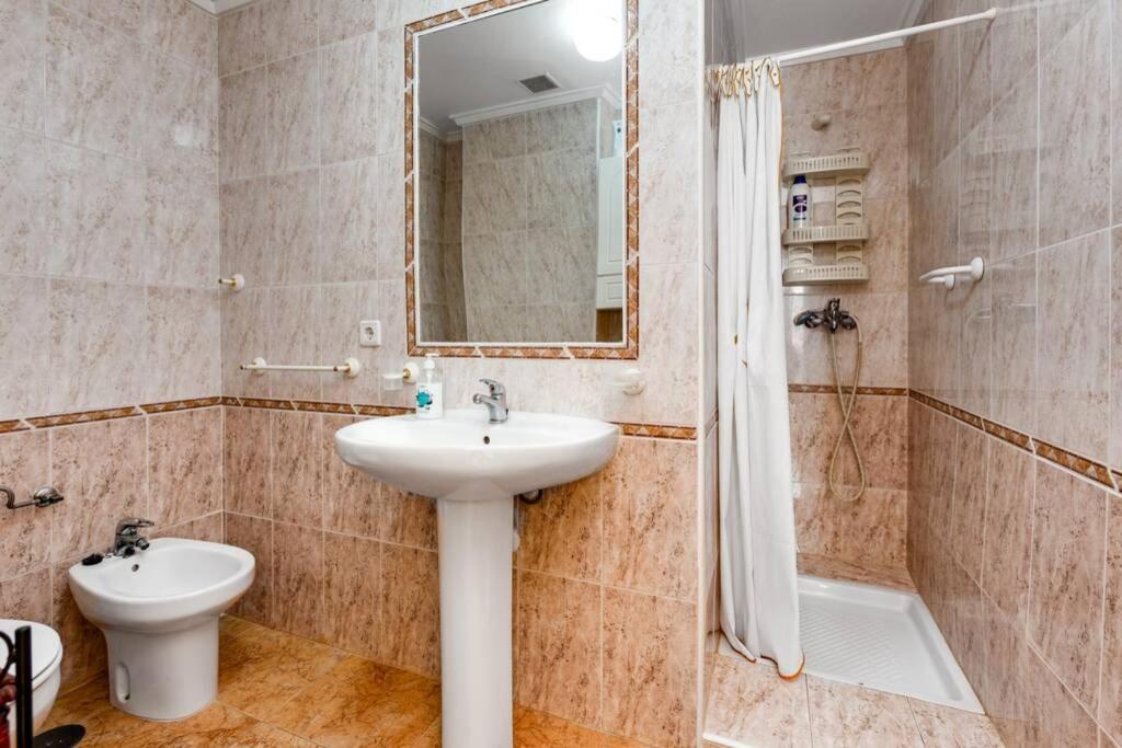 Apartment Ramon Gallud 204