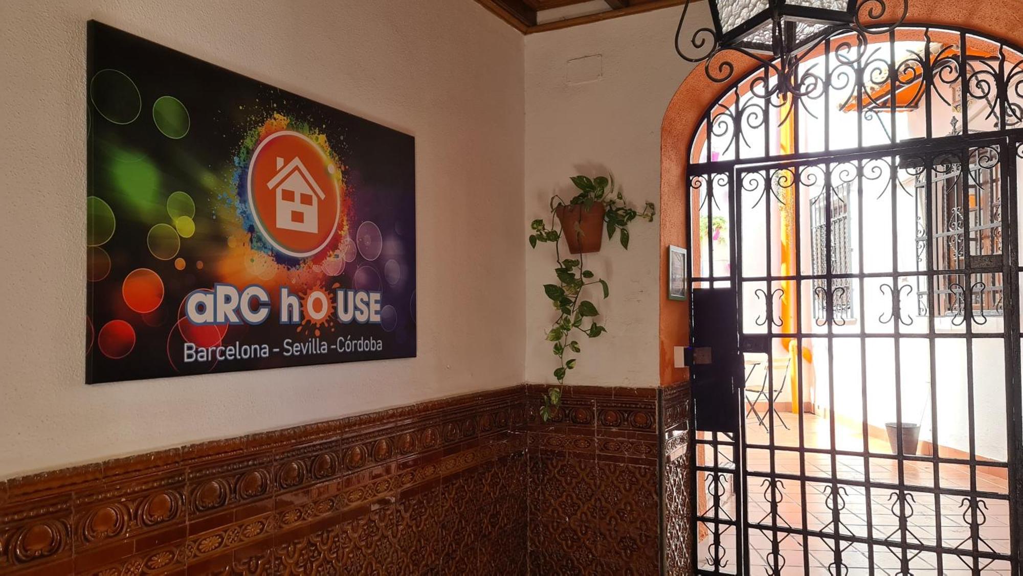 Arc House Only Adults Pensión