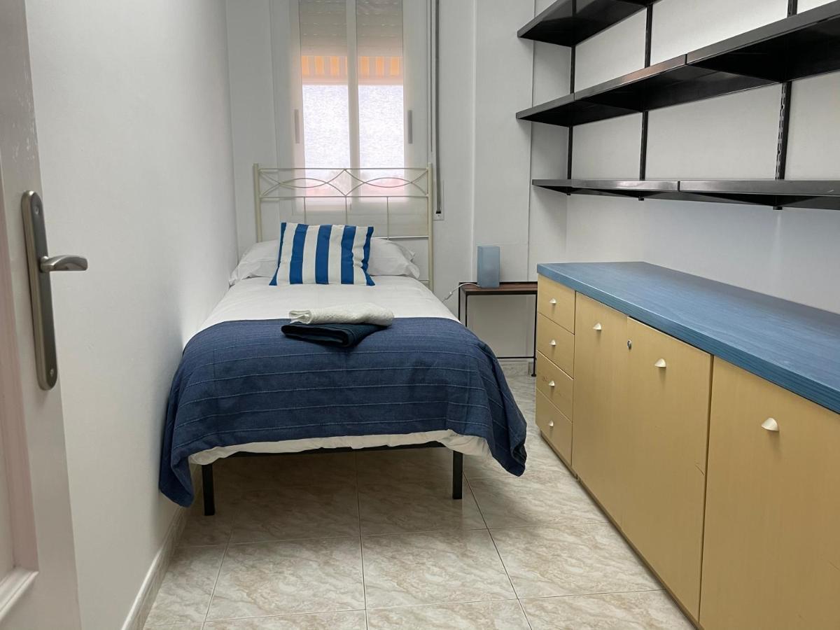 7 Personas En Calafell, Barcelona.