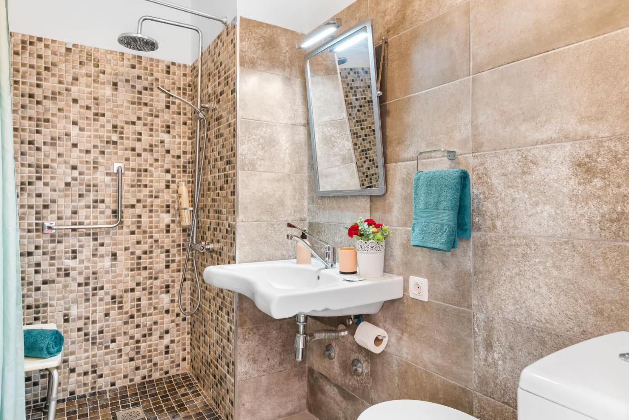 Apartment 1012 Cristianos Front Row Sea, Pool Free Wifi