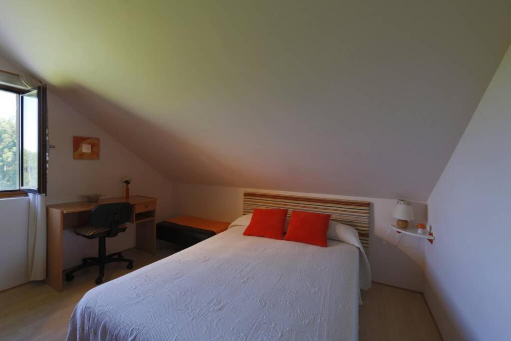 Casa Con Gran Jardín Y Piscina En Cabarceno Villanueva (Cantabria)