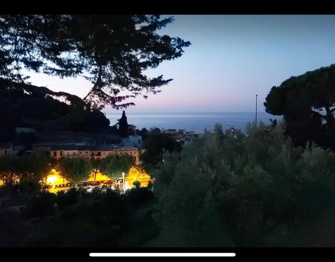 Medieval Tower & By The Sea Caldes D'Estrach
