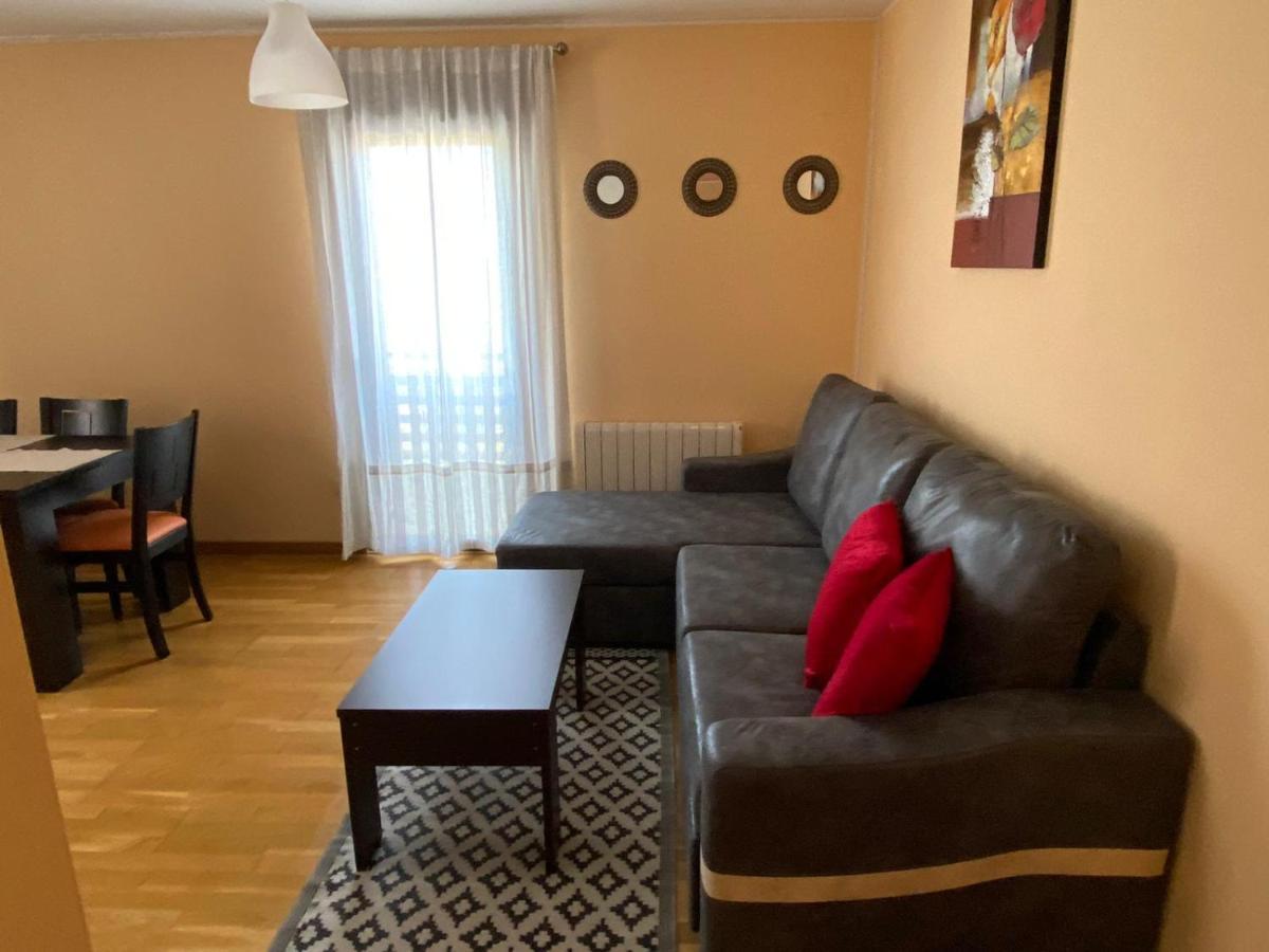 Del Pirineo Apartment *