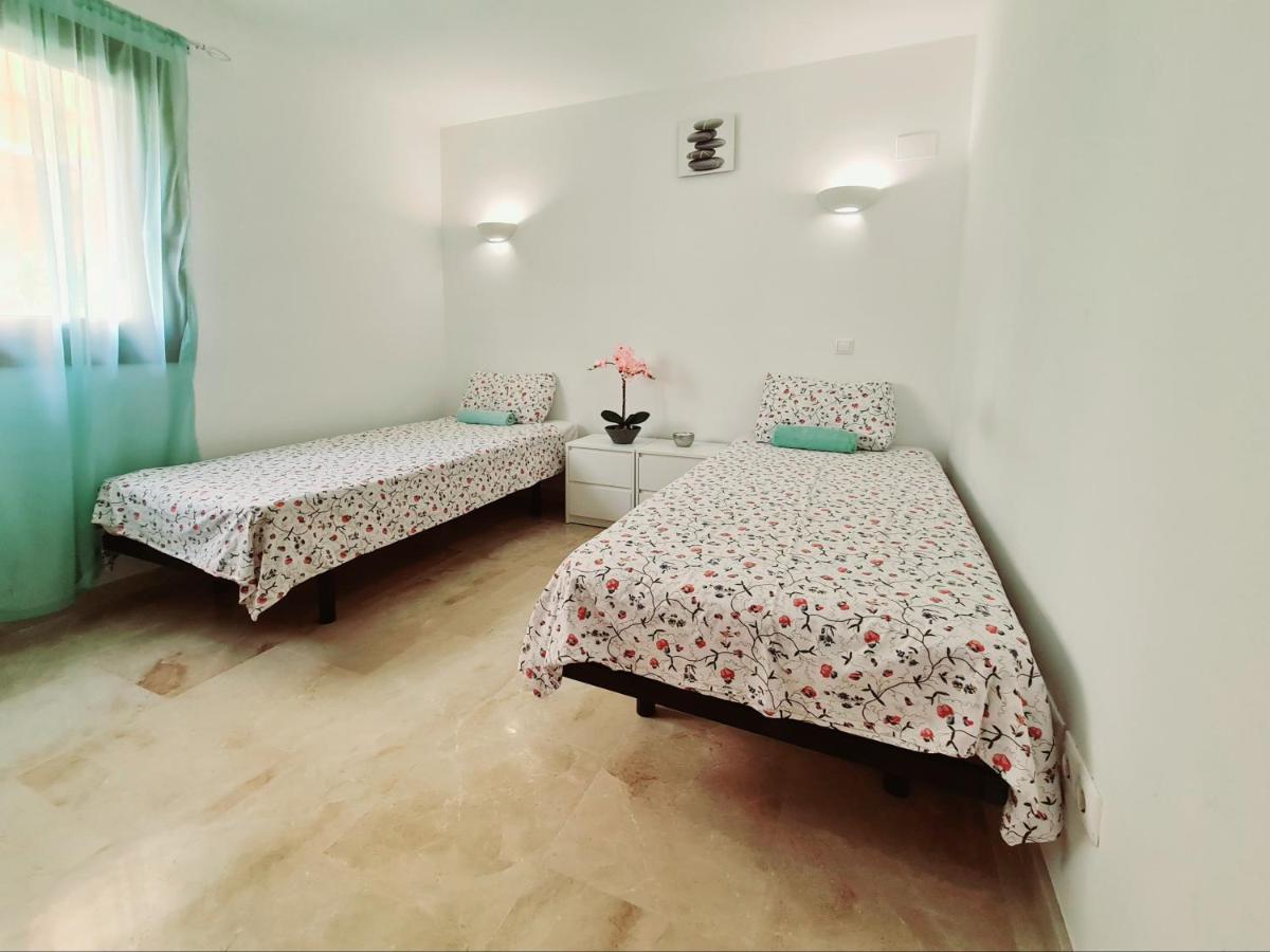 Apartment Punta Prima Modern, 100 M Sea, 2 Swimming-pools, Aircondition, Free Wi-fi Alicante