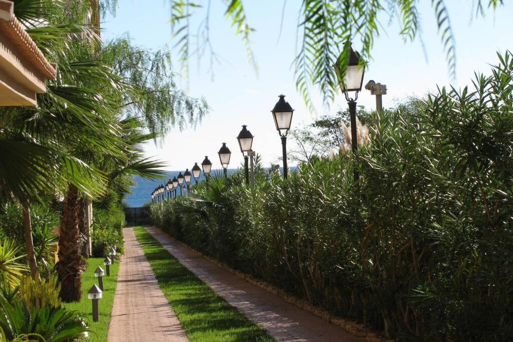 Apartment Punta Prima Modern, 100 M Sea, 2 Swimming-pools, Aircondition, Free Wi-fi