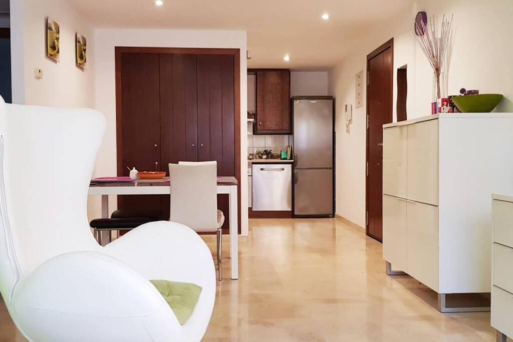 Apartment Punta Prima Modern, 100 M Sea, 2 Swimming-pools, Aircondition, Free Wi-fi