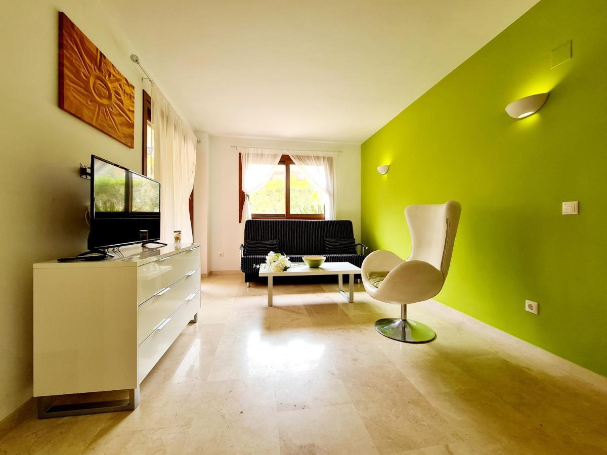 Apartment Punta Prima Modern, 100 M Sea, 2 Swimming-pools, Aircondition, Free Wi-fi