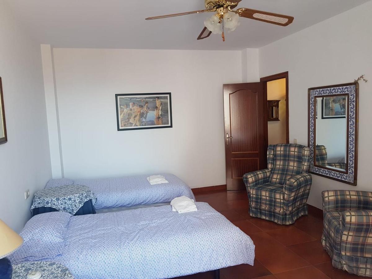 Axarquia, Malaga. Casa Lucia En El Pueblo De
