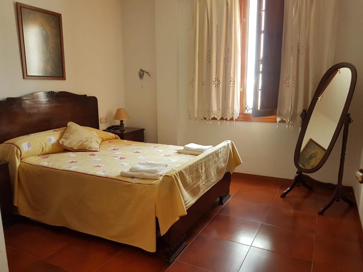 Axarquia, Malaga. Casa Lucia En El Pueblo De * Periana