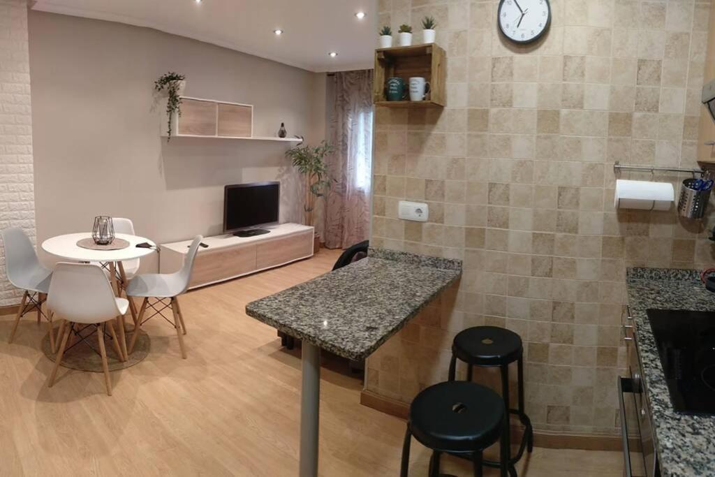 Apartamento Piso Céntrico Con Terraza. *