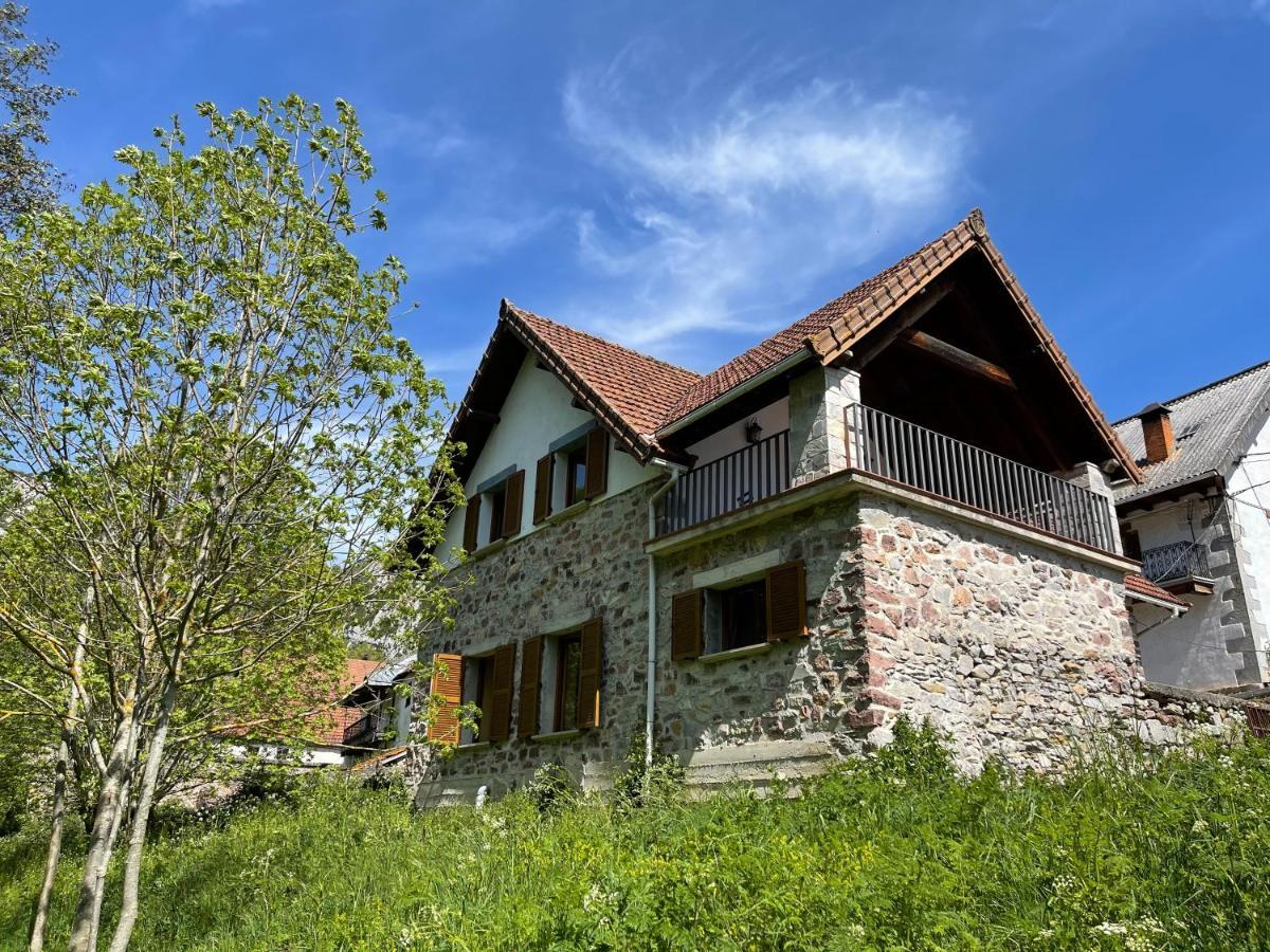 Chalet La Borda Del Tío Nicolás Aribe