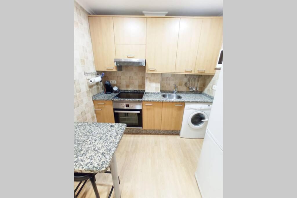 Piso Céntrico Con Terraza. Apartamento