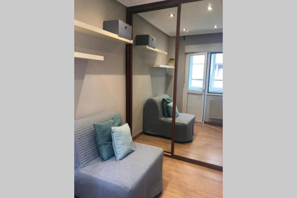 Piso Céntrico Con Terraza. Apartamento Gijón