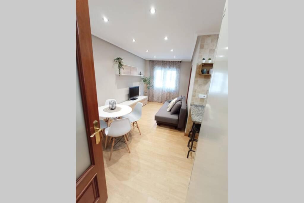Apartamento Piso Céntrico Con Terraza. Gijón