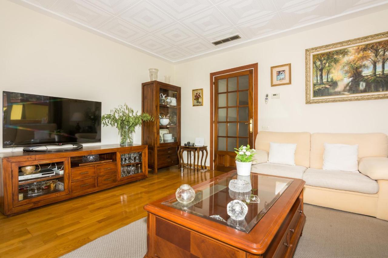 Homeholidaysrentals Amaral Apartment
