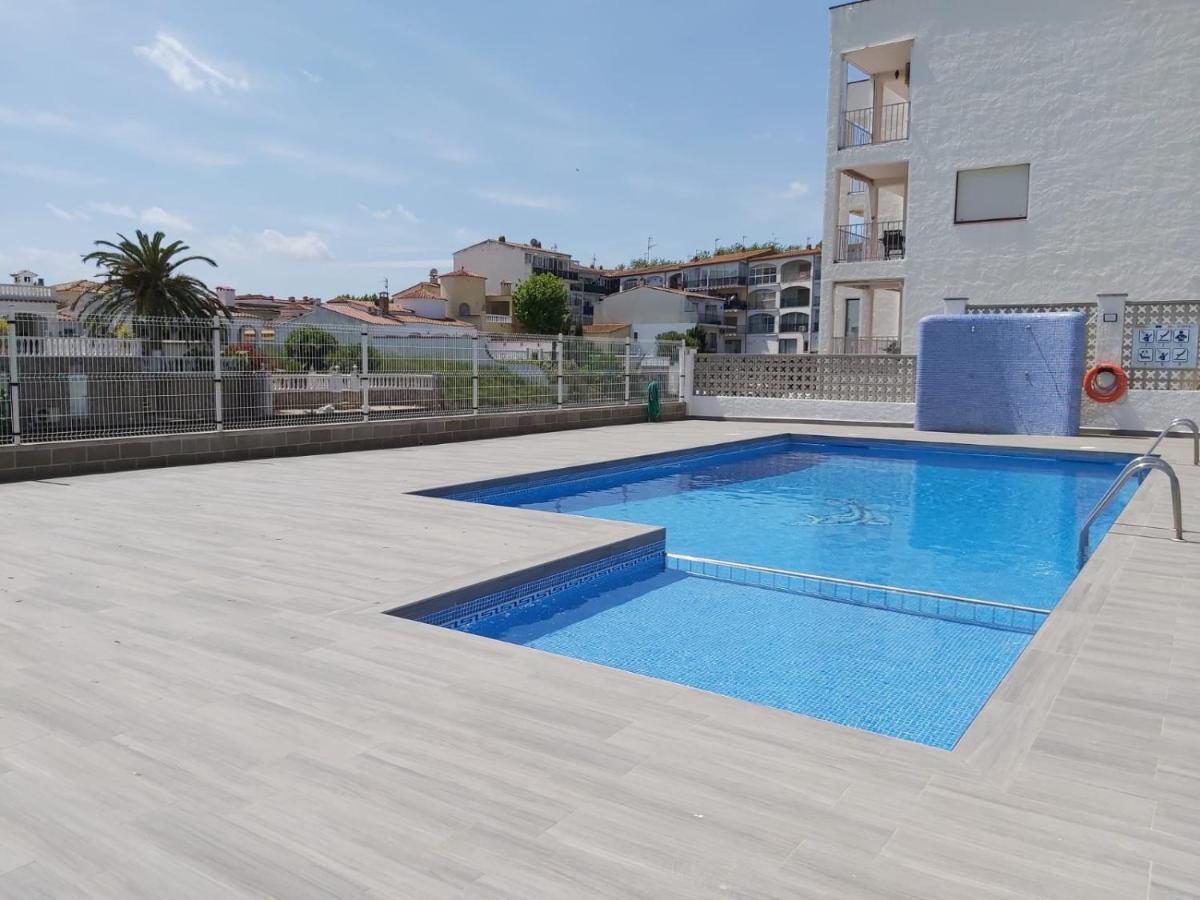 Amb Piscina Apartment Empuriabrava