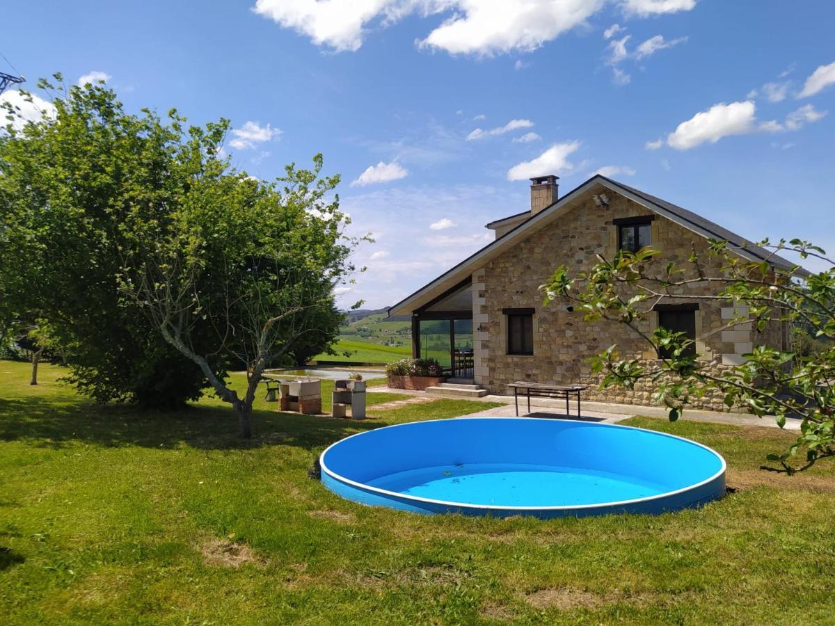 Сasa de vacaciones Casa Con Gran Jardín Y Piscina En Cabarceno Villanueva (Cantabria)