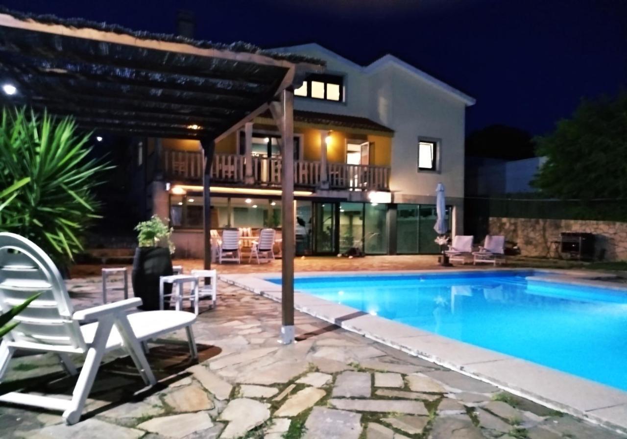Le Llar, Casa Con Piscinas Cerca De Santiago De Compostela