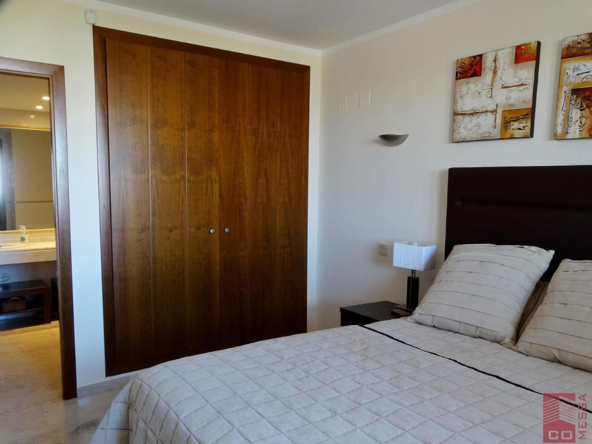 Eleonor, La Entrada, Punta Prima,