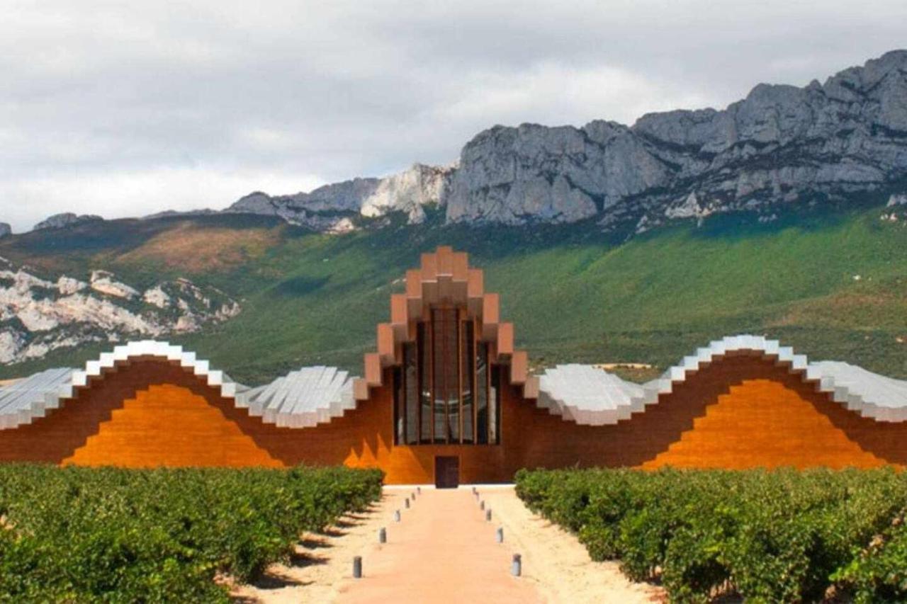 Sagastienea Con Piscina Y Tenis En La Rioja *