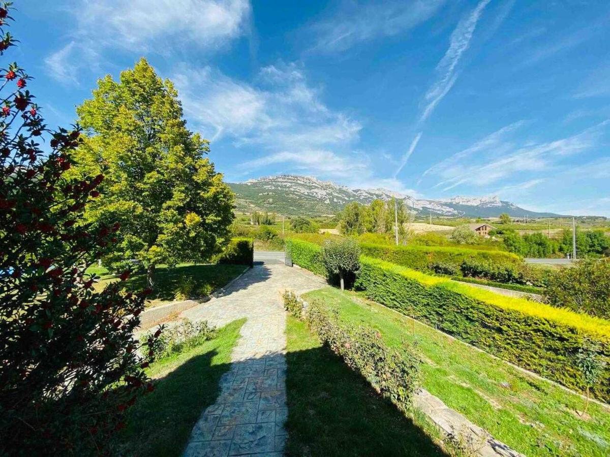 Sagastienea Con Piscina Y Tenis En La Rioja Сasa de vacaciones *