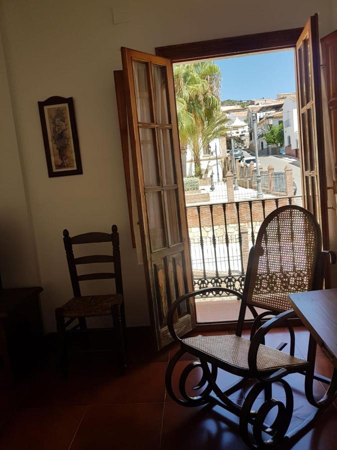Axarquia, Malaga. Casa Lucia En El Pueblo De