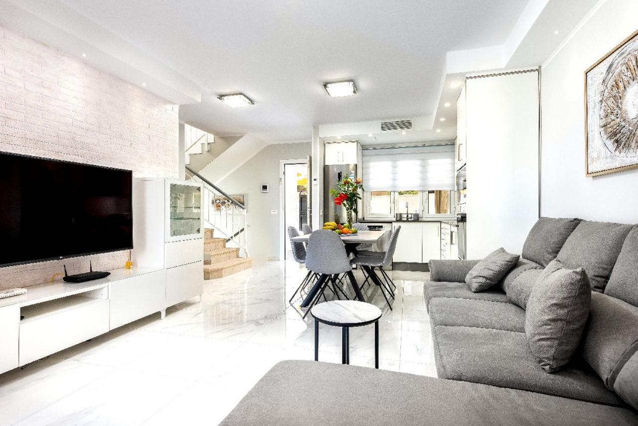 Modern 4 Bedroom In