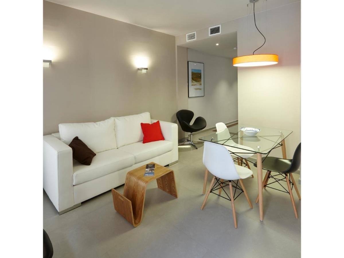 Apartamentos Caballerizas Granada Con Parking Gratuito En Pleno Centro Granada