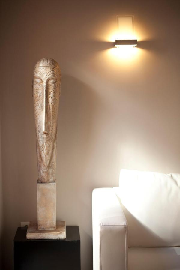 Apartamentos Caballerizas Granada Con Parking Gratuito En Pleno Centro Granada