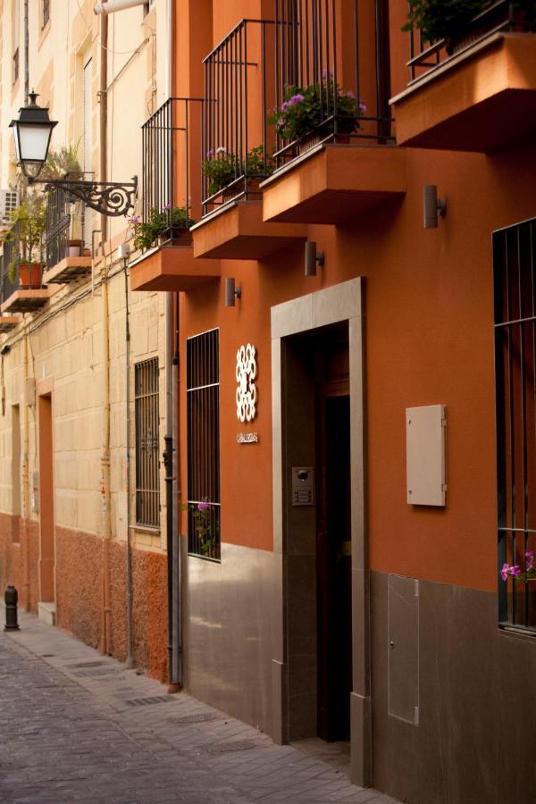 Apartamentos Caballerizas Granada Con Parking Gratuito En Pleno Centro