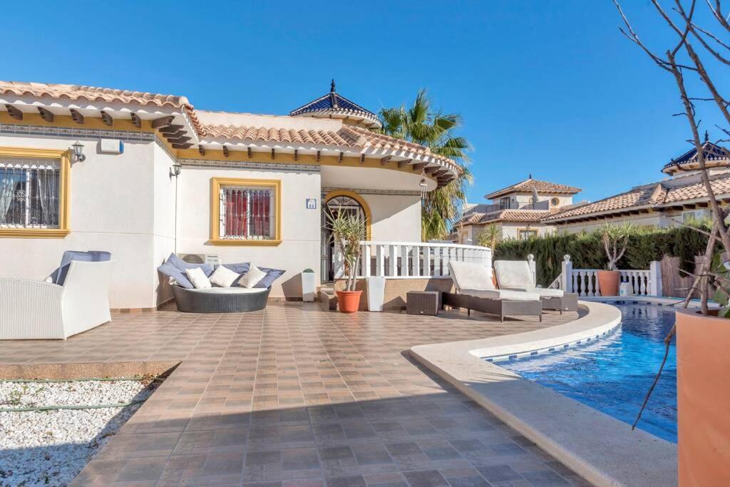 Stunning Five Bedroom With Fabulous Swimming Pool.