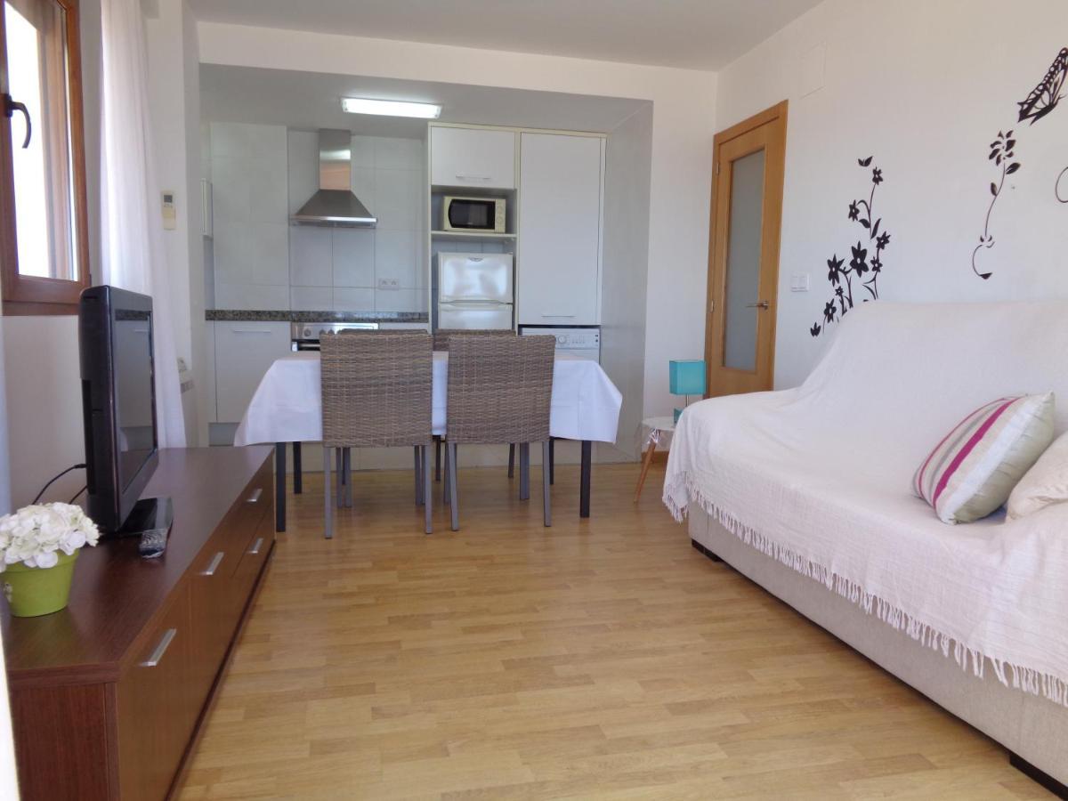 Apartment Benedicto Xiii: Beachfront With Parking & Modern Amenities