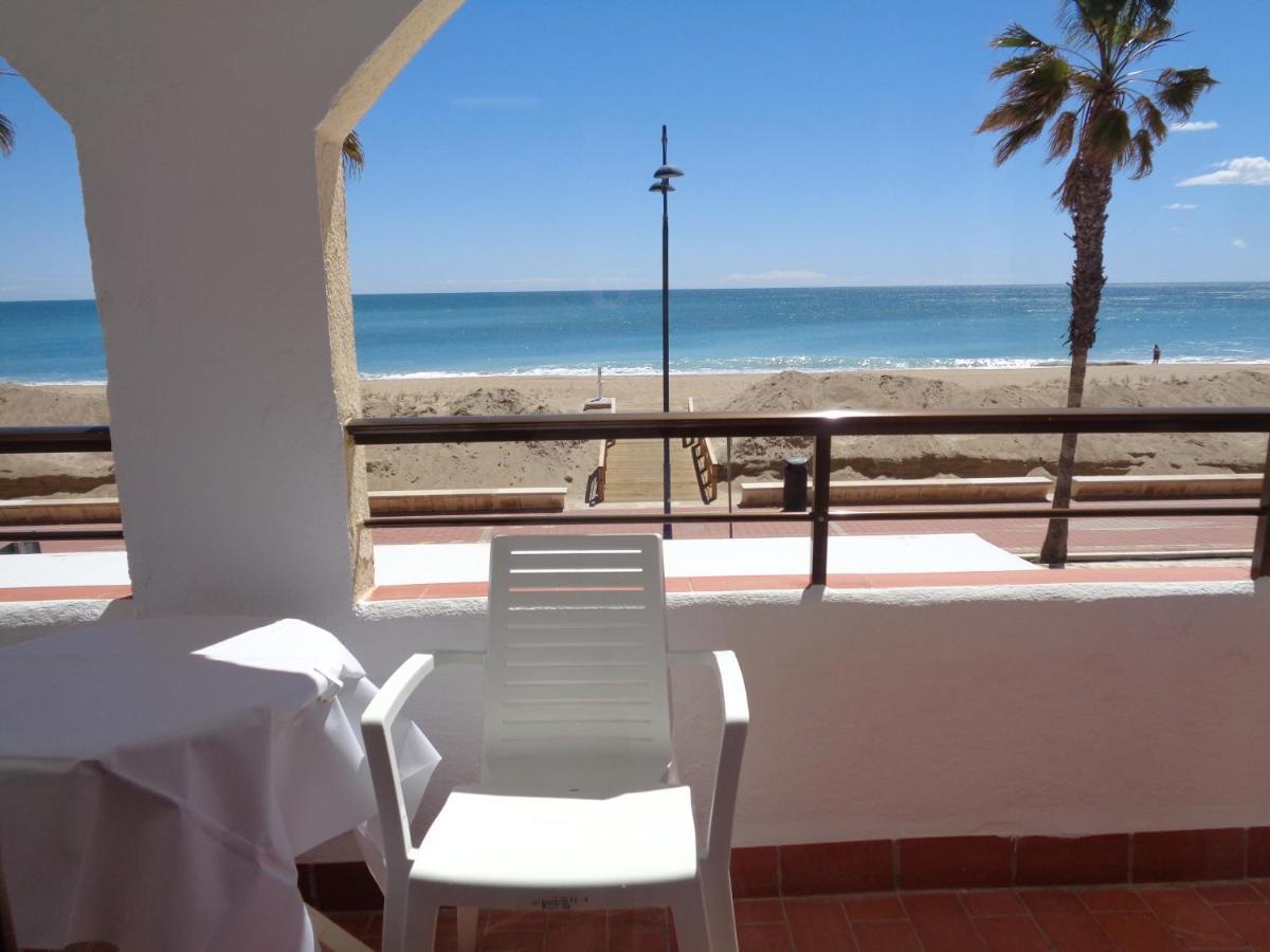 Apartment Benedicto Xiii: Beachfront With Parking & Modern Amenities