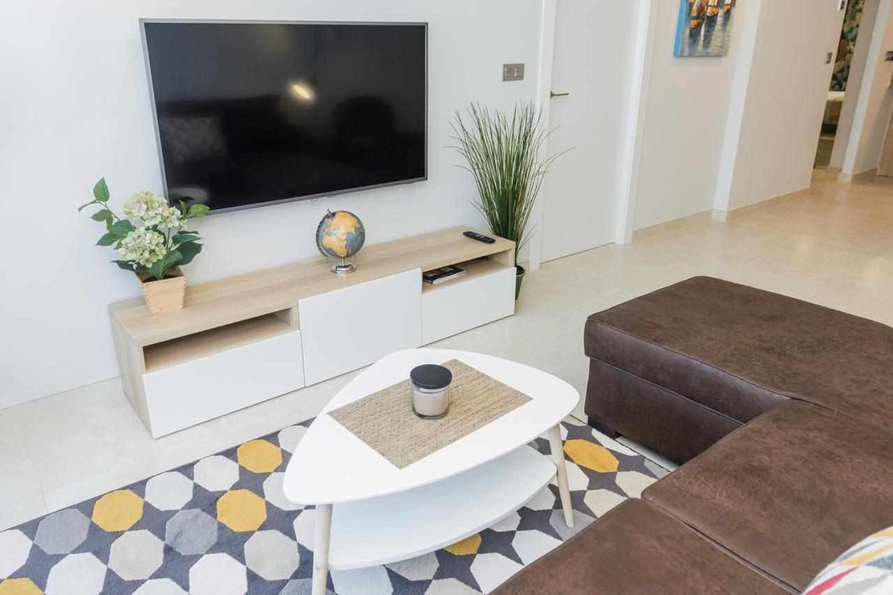 Beige And Classic Sea View Apartment *