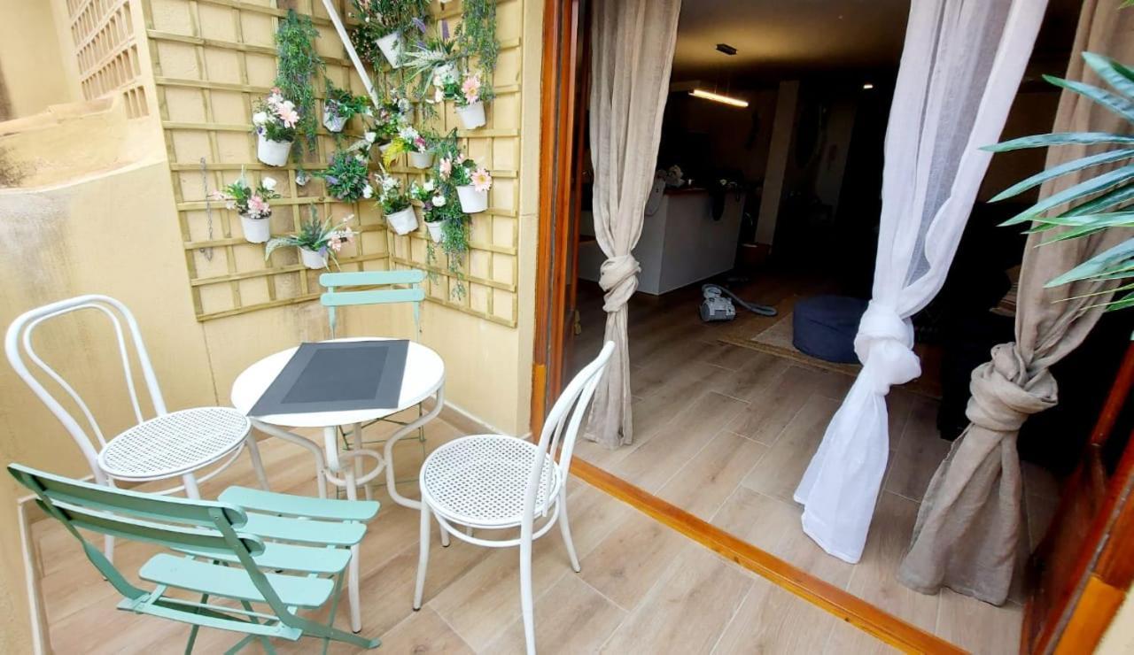 Sunny Duplex In Front Of Campello *
