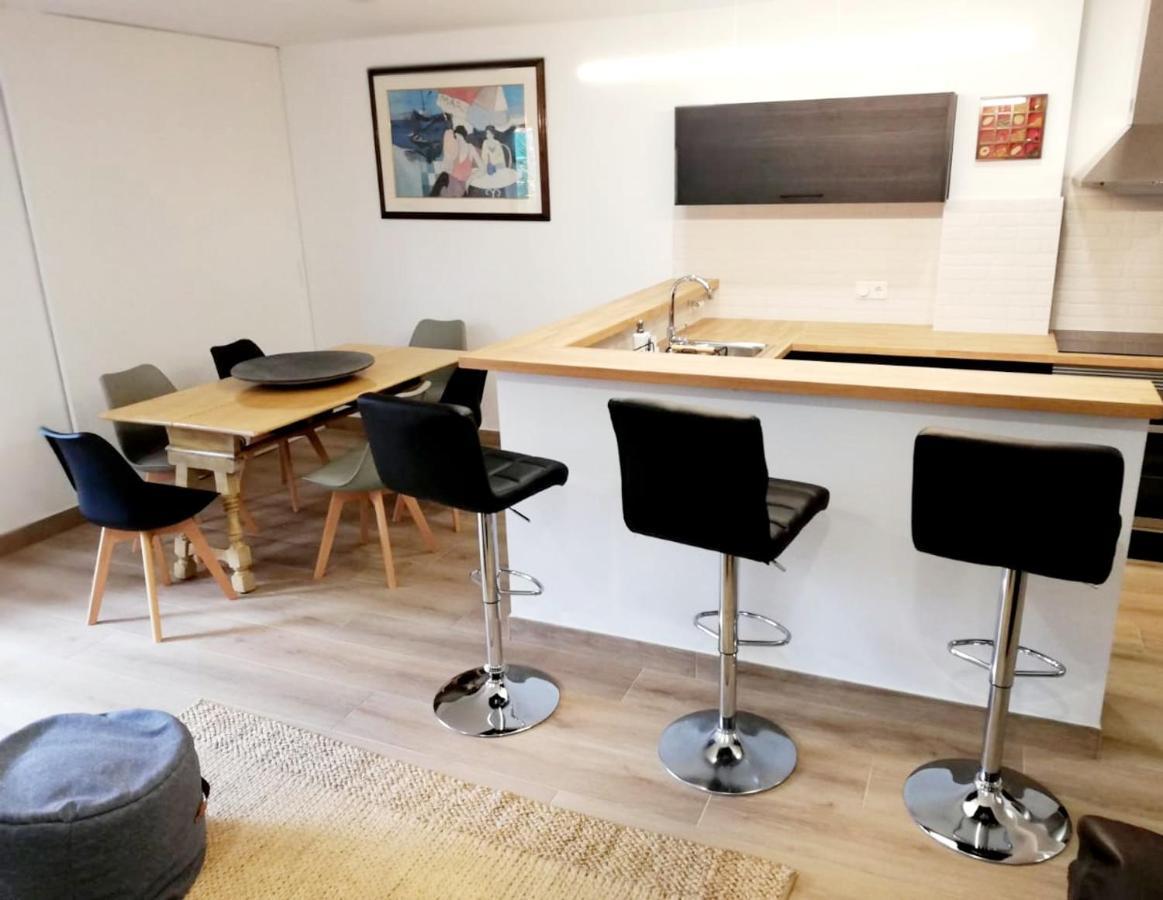 Sunny Duplex In Front Of Campello *