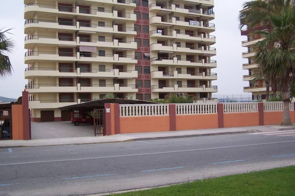 En 1ª Línea Con Piscina. Edificio Albatros Ii * Peñíscola