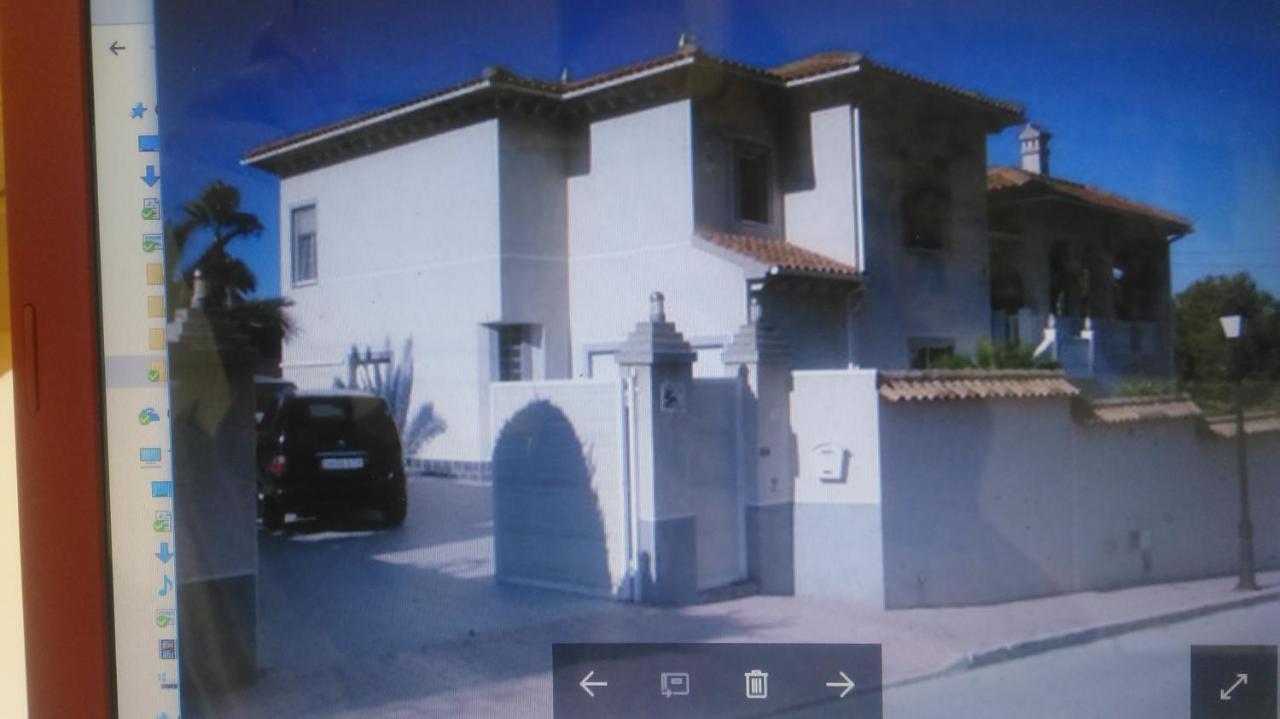 Villa Estrella Del Mar Tranquil And Spacious Villa, Convenient Location 3-5 Mins' Walk To Amenities Villacosta
