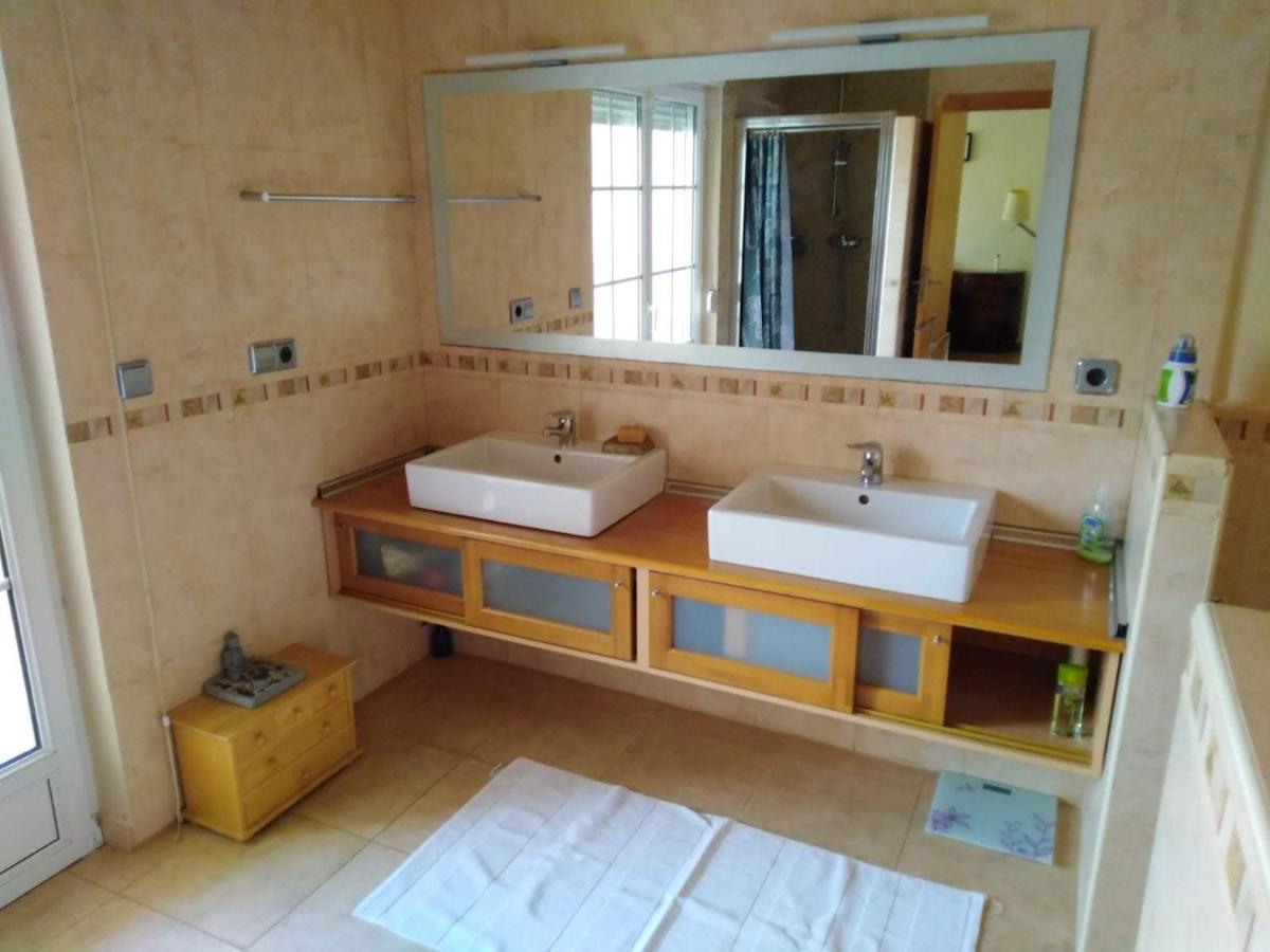 Estrella Del Mar Tranquil And Spacious Villa, Convenient Location 3-5 Mins' Walk To Amenities *