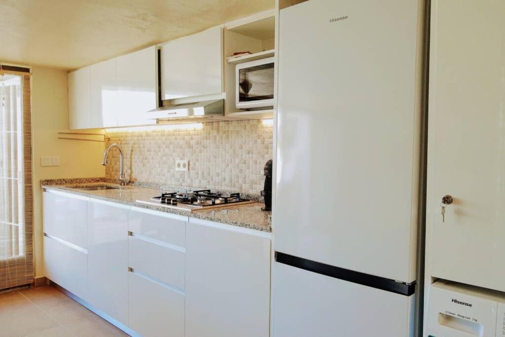Apartment Steps From Beach!! - Pool - Ac *