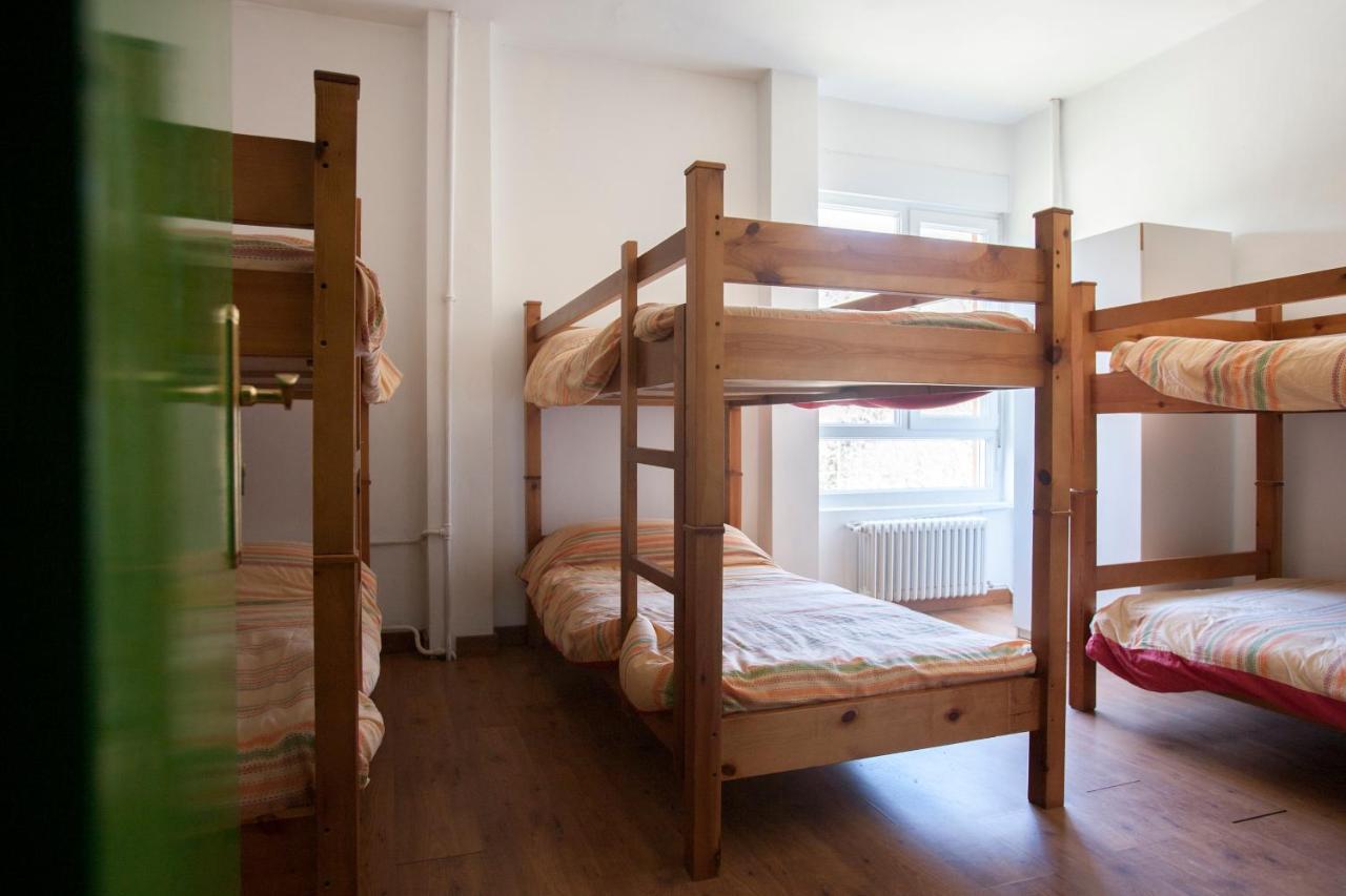 Hostel De *