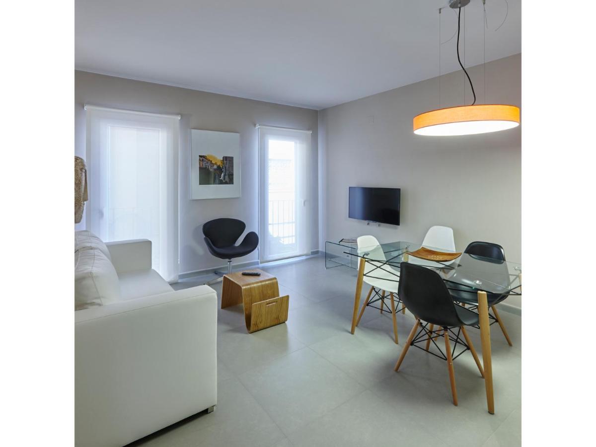 Apartamentos Caballerizas Granada Con Parking Gratuito En Pleno Centro