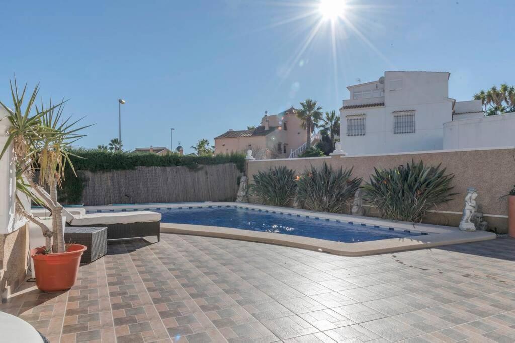 Villa Stunning Five Bedroom With Fabulous Swimming Pool. *
