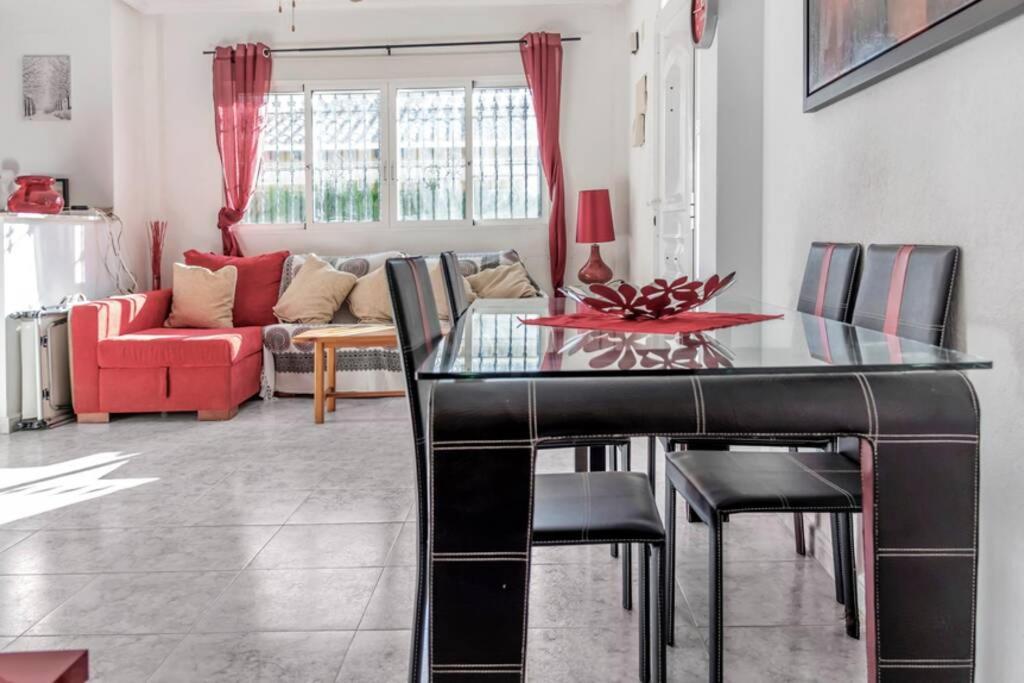 Stunning Five Bedroom With Fabulous Swimming Pool. Villamartin (Valencia)