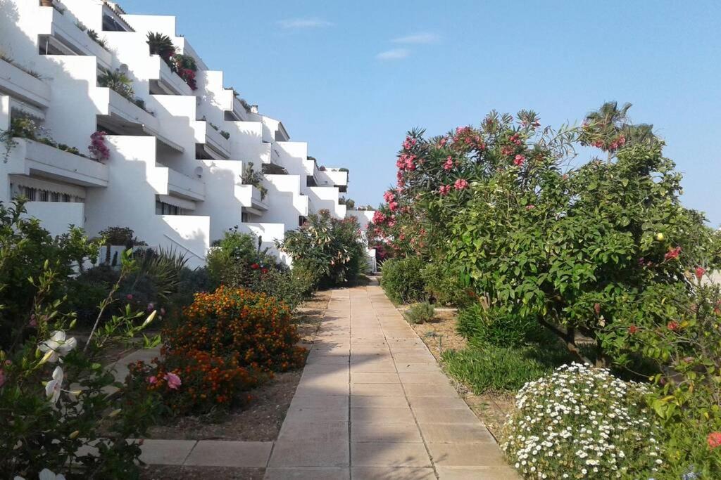 Beachfront Apt! Ac - Pool - Parking Apartamento